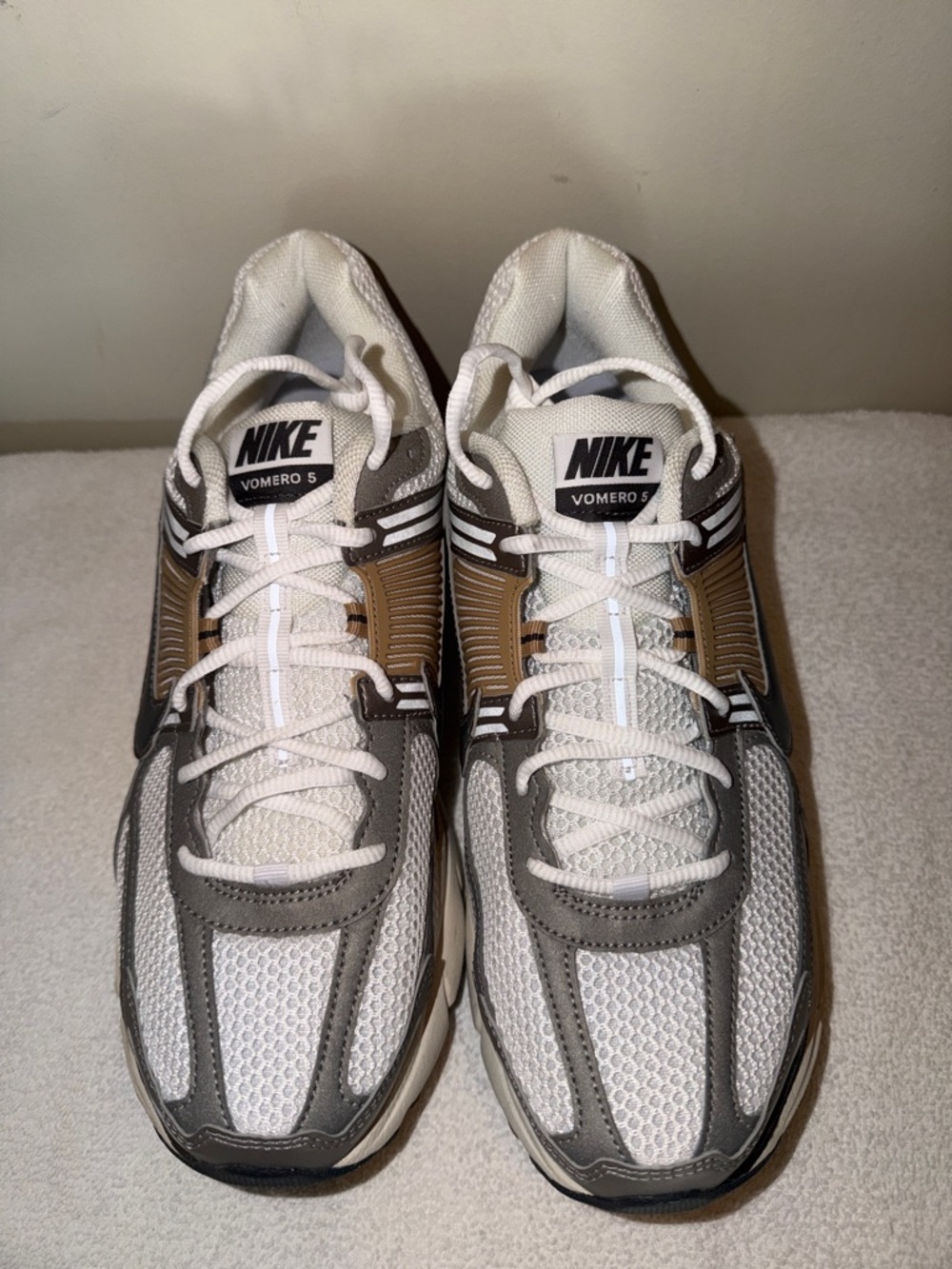 Nike ZOOM VOMERO 5
"METALLIC PEWTER” Gray, Brown and White - Picture 5 of 7